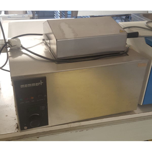 Memmert WB7 water and oil bath